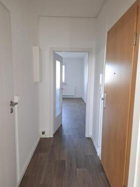 Foto - Ihre frisch sanierte 3-Raum-Wohnung mit Dusche im Erdgeschoss wartet Am Sportpatk 16 ab 1026!