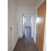 Ihre frisch sanierte 3-Raum-Wohnung mit Dusche im Erdgeschoss wartet Am Sportpatk 16 ab 1026! - Glauchau