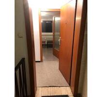 günstig 1 Zimmer wohnung teilmöbeliert , nachmieter gesuch - Duisburg Essenberg