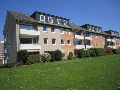 Foto - Fußnähe EKZ Farmsen und Grünflächen der Berner Au - Dachwohnung in ruhiger Sackgasse - Wannenbad - EKB