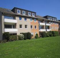 Fußnähe EKZ Farmsen und Grünflächen der Berner Au - Dachwohnung in ruhiger Sackgasse - Wannenbad - EKB - Hamburg Wandsbek