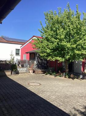 Foto - Haus mit großem Grundstück und Halle