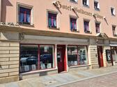 Foto - Ladengeschäft mit großer Fensterfront inmitten Meißner Altstadt
