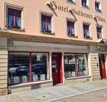 Ladengeschäft mit großer Fensterfront inmitten Meißner Altstadt - Meißen