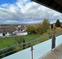 Helle 3,5-Zimmer-Wohnung mit Sonnenbalkon in Strahlungen - Hohenroth