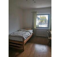 Zimmer in WG - 350,00&nbsp;EUR Kaltmiete, ca.&nbsp; 120,00&nbsp;m&sup2; in Rottenburg am Neckar (PLZ: 72108)