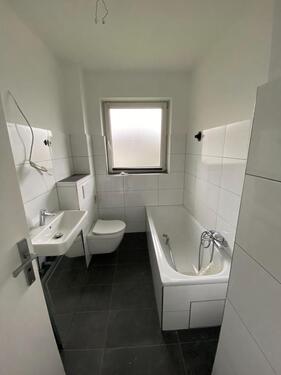 Foto - 3,5 Zimmer-Wohnung Badezimmer 2021 neu Balkon Stellplatz