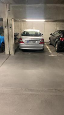 Foto - Tiefgaragenstellplatz - 100,00 EUR Miete,