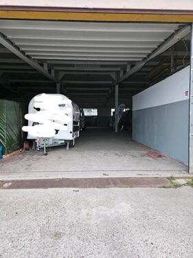 Foto - Lagerhalle im Industriegebiet Lohner Klei