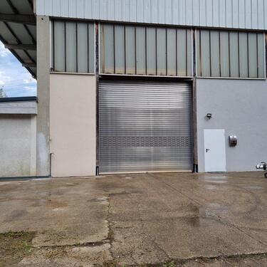 Foto - Hallenfläche mit ca. 300 m² (inkl. Büro und WC) in 77746 Schutterwald zu vermieten