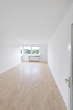 Foto - Erstbezug nach Renovierung: Helle 3 Zimmer-Wohnung mit Balkon