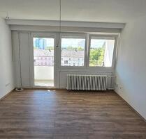 Renovierte 2 Zimmer Wohnung mit Aufzug & Balkon in SW Bergl - Schweinfurt Bellevue