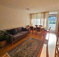 Attraktive 2-Zimmer-Wohnung mit Südbalkon und hochwertiger Einbau - Böblingen