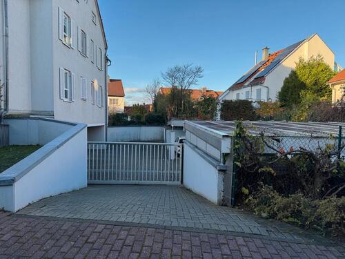 Foto - Überdachter Stellplatz in abgeschlossener Garage zu vermieten