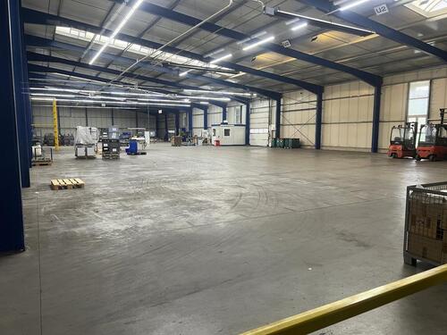 Foto - Gewerbehallen, Produktion, Lager, Logistik, Werkst., Büro, Sport