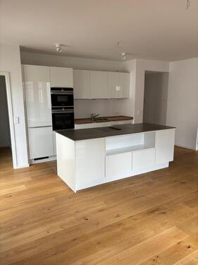 Foto - Stilvolle 2-Zimmer-Wohnung mit moderner Kochinsel in Karlshorst