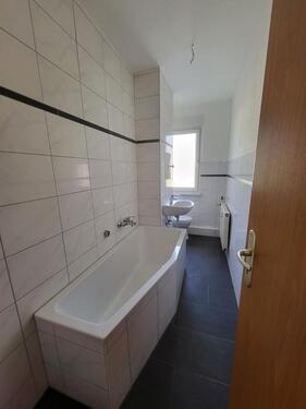 Foto - 3 Raumwohnung, Balkon, Küche + Bad Fenster, Badewanne