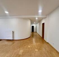 Großzügige, lichtreiche Praxis- und Büroflächen mit repräsentativem Charakter. - Annweiler am Trifels