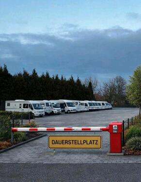 Foto - Wohnmobil Wohnwagen Boot Stellplatz umzäunt Kamera überwacht