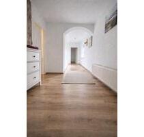 Provisionsfreies Einfamilienhaus mit Sauna, Kamin & Stellplätzen - Limeshain