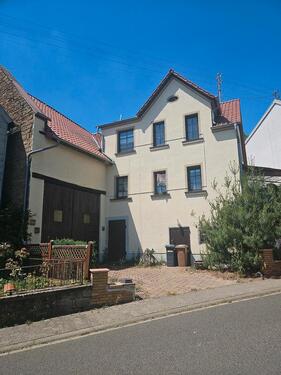 Foto - Haus mit Garage und Scheune - 850,00 EUR Kaltmiete,