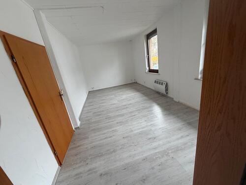 Foto - 3-Zimmer-Wohnung (95 qm) – frisch saniert, mit Holzofen
