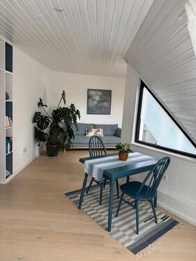 Foto - Moderne, voll möblierte Dachgeschosswohnung mit Balkon