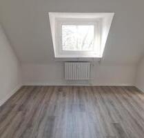 Renovierte 3-Zimmer-Dachgeschosswohnung zu vermieten! - Duisburg Hamborn
