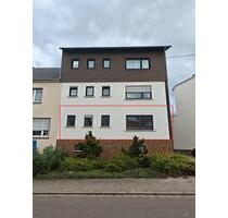 Neuwertige 3,5 Zimmer Wohnung mit Balkon und Garten-Mitbenutzung - Schmelz