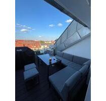 Moderne 2-Zimmer-Dachgeschoss Wohnung mit Dachterrasse und Einbauküche in Nürnberg