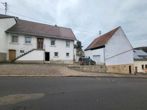Foto - Einfamilienhaus mit Anbau, Scheune, 2 Garagen und 1ha Land