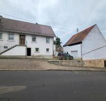 Einfamilienhaus mit Anbau, Scheune, 2 Garagen und 1ha Land - Rothselberg