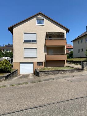 Foto - Geräumige 3,5-Zimmer-Wohnung mit Balkon, EK & Garage zu vermieten