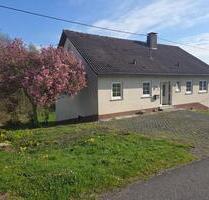 Einfamilienhaus mit ELW – Teilmodernisiert (FensterTüren 2023) - Pracht