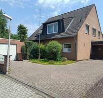 Großes Einfamilienhaus mit Wintergarten und Partykeller - Dormagen Broich