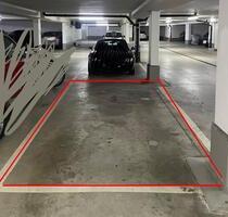 Tiefgarage Stellplatz. S-Bahn Perlach - München Ramersdorf-Perlach