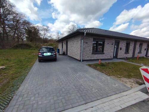 Foto - Hochwertige Doppelbungalow-Hälfte – Neubau (2025)