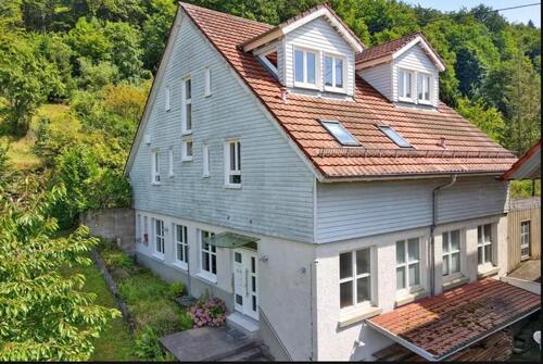 Foto - Besonderes Haus mit großer Hobbywerkstatt und Garten