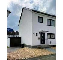 Modernisiertes Endreihenhaus mit großem Grundstück, Garage, usw. - Neumünster Böcklersiedlung