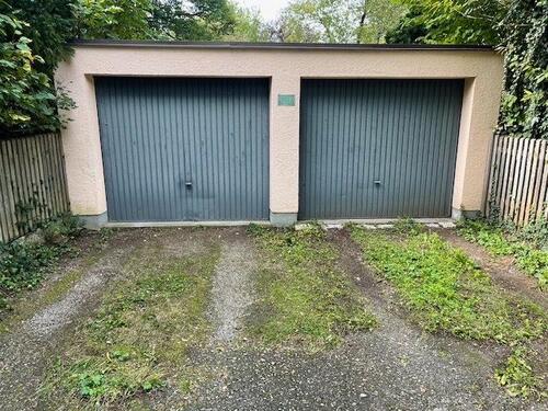 Foto - M-Moosach: Doppelgarage + zusätzlicher Stellplatz vor der Garage