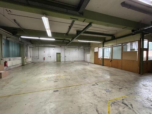 Foto - Produktionshalle mit Büro - 1.825,00 EUR Kaltmiete, ca.  309,70 m²