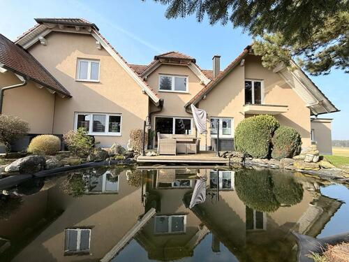 Foto - Zweifamilienhaus mit großem Grundstück