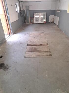 Foto - Große Garage in Gießen-Wieseck zu vermieten