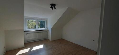 Foto - Vermiete 3 Zimmer DG-Wohnung, 60 qm in 73765 Neuhausen