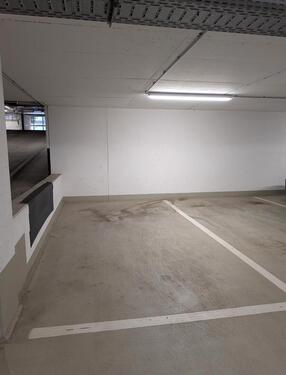 Foto - [Bockenheim] Tiefgaragenstellplatz zu vermieten für 150 €