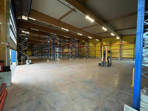 Foto - Lager- Hallenteil abgetrennt 240 & 560m² WasserKanalInternet