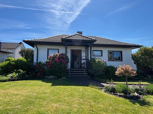 Foto - Gepflegtes EFH mit Doppelgarage und schönem Garten