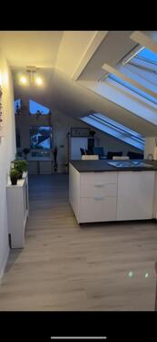 Foto - Helle moderne Dachgeschosswohnung