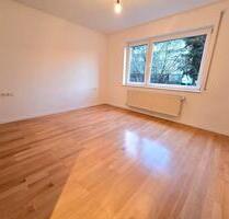 Renoviert: ruhige 3-Zi-Wohnung, U-Bahn zu fuß, Blick aufs Grüne - Nürnberg Kleinweidenmühle