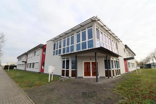 Foto - Großes und helles Eckbüro zu vermieten!